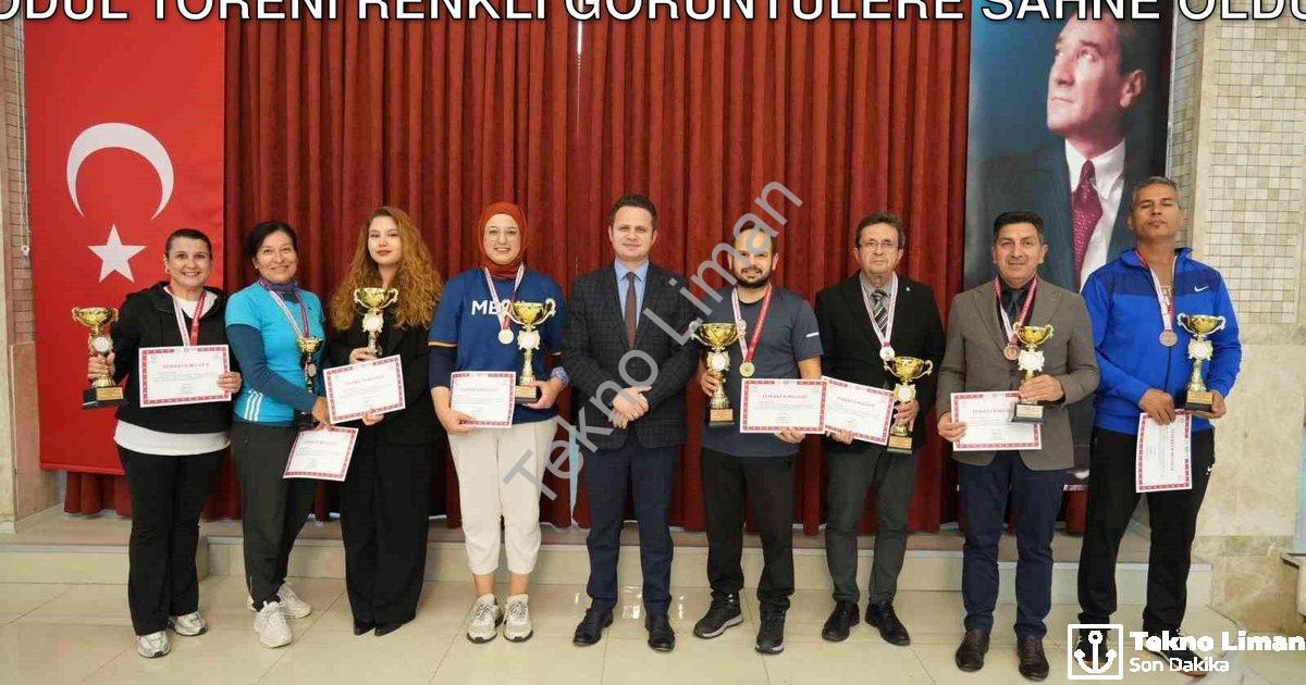 "Muğla'da Öğretmenlerin Spor Heyecanı: Ödül Töreni Renkli Görüntülere Sahne Oldu" başlıklı haber içi