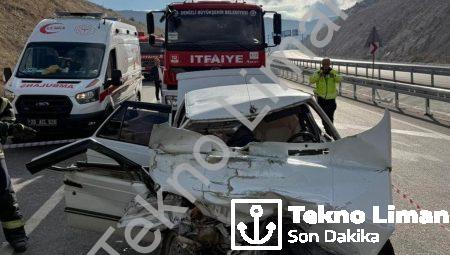 Denizli’de Feci Kaza: Kamyona Çarpan Otomobil Hurdaya Döndü, 1 Kişi Hayatını Kaybetti